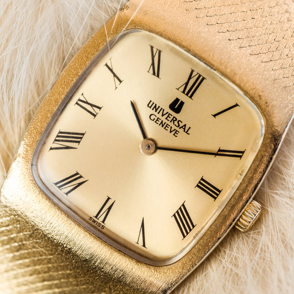 
Universal Genève Cobra montre vintage plaqué or