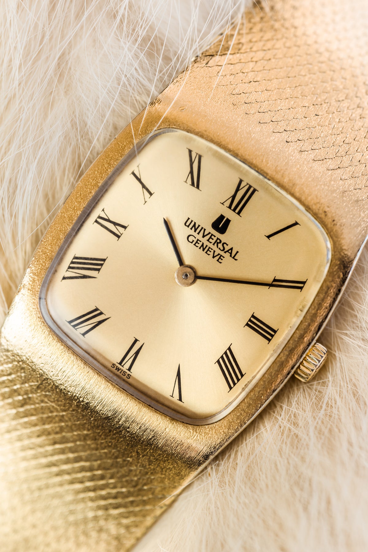 
Universal Genève Cobra montre vintage plaqué or