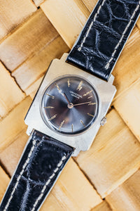 
Universal Genève Altesse montre vintage acier