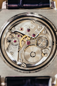 
Universal Genève Altesse montre vintage acier