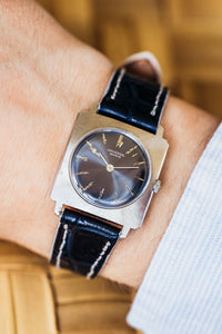 
Universal Genève Altesse montre vintage acier