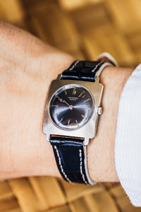 
Universal Genève Altesse montre vintage acier