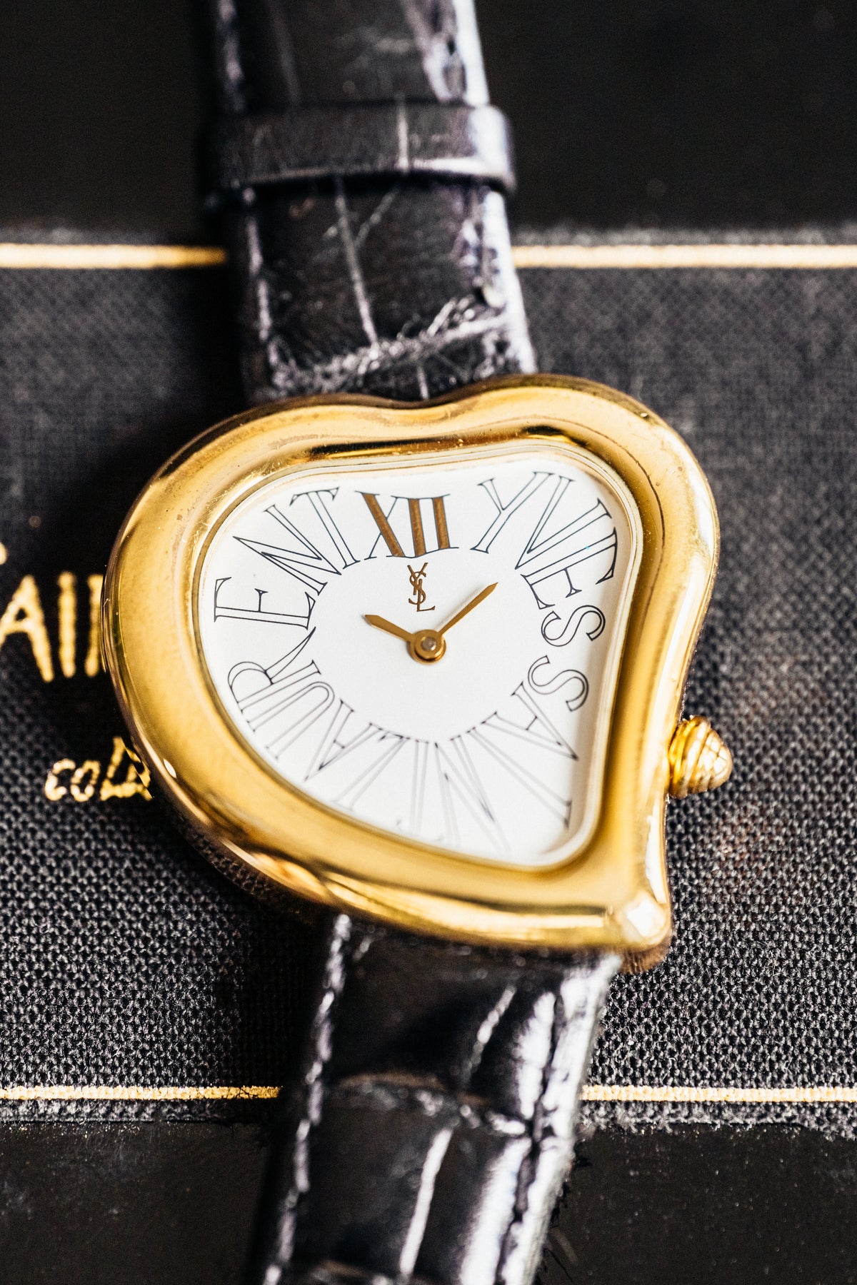 
Yves Saint Laurent Cœur montre vintage plaqué or